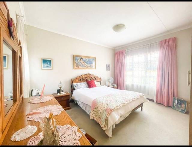 2 BEDROOM TOWNHOUSE FOR SALE IN BRENTWOOD